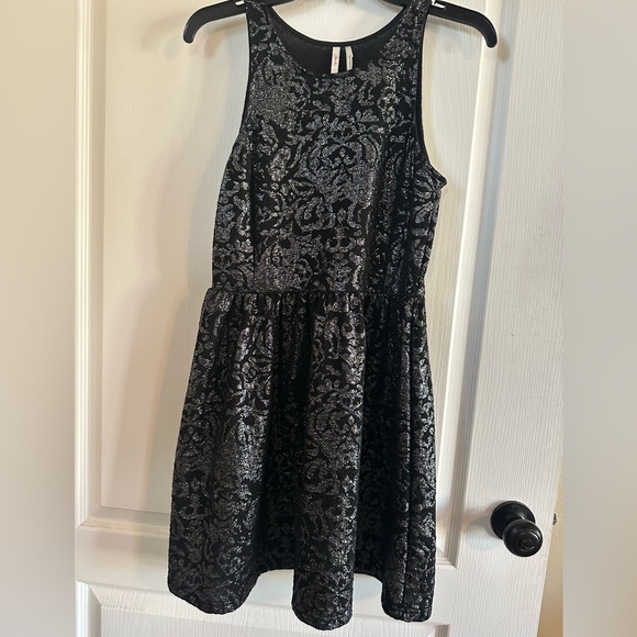 Frenchi Dresses & Skirts - 2/$30 Frenchi Black and Metallic Silver Midi Dress Size M